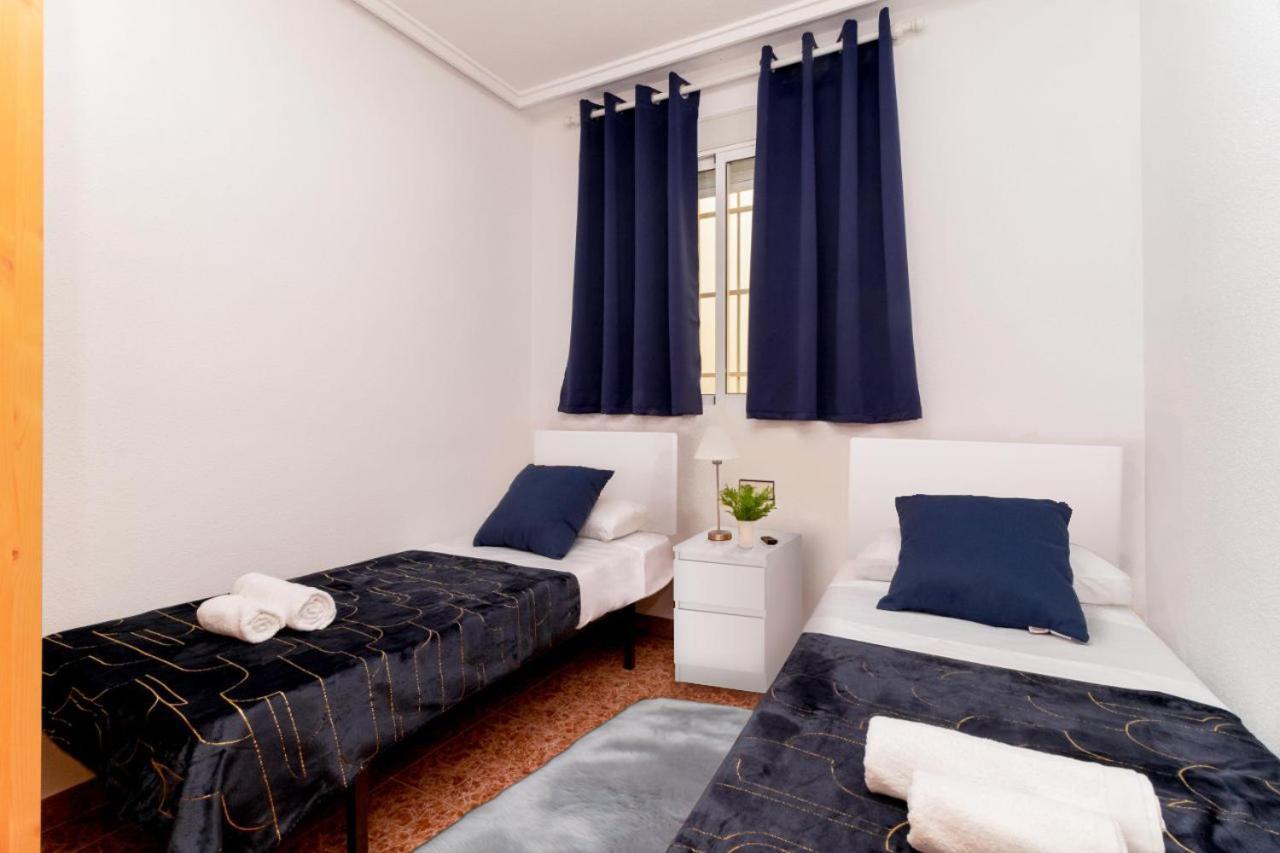 Apartamentos Villa Madrid Torrevieja Exteriör bild