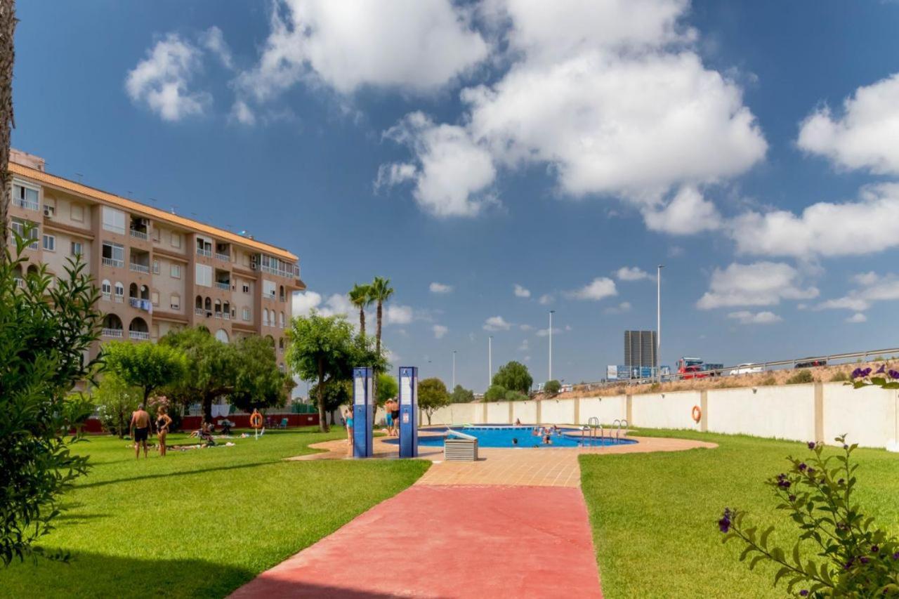 Apartamentos Villa Madrid Torrevieja Exteriör bild