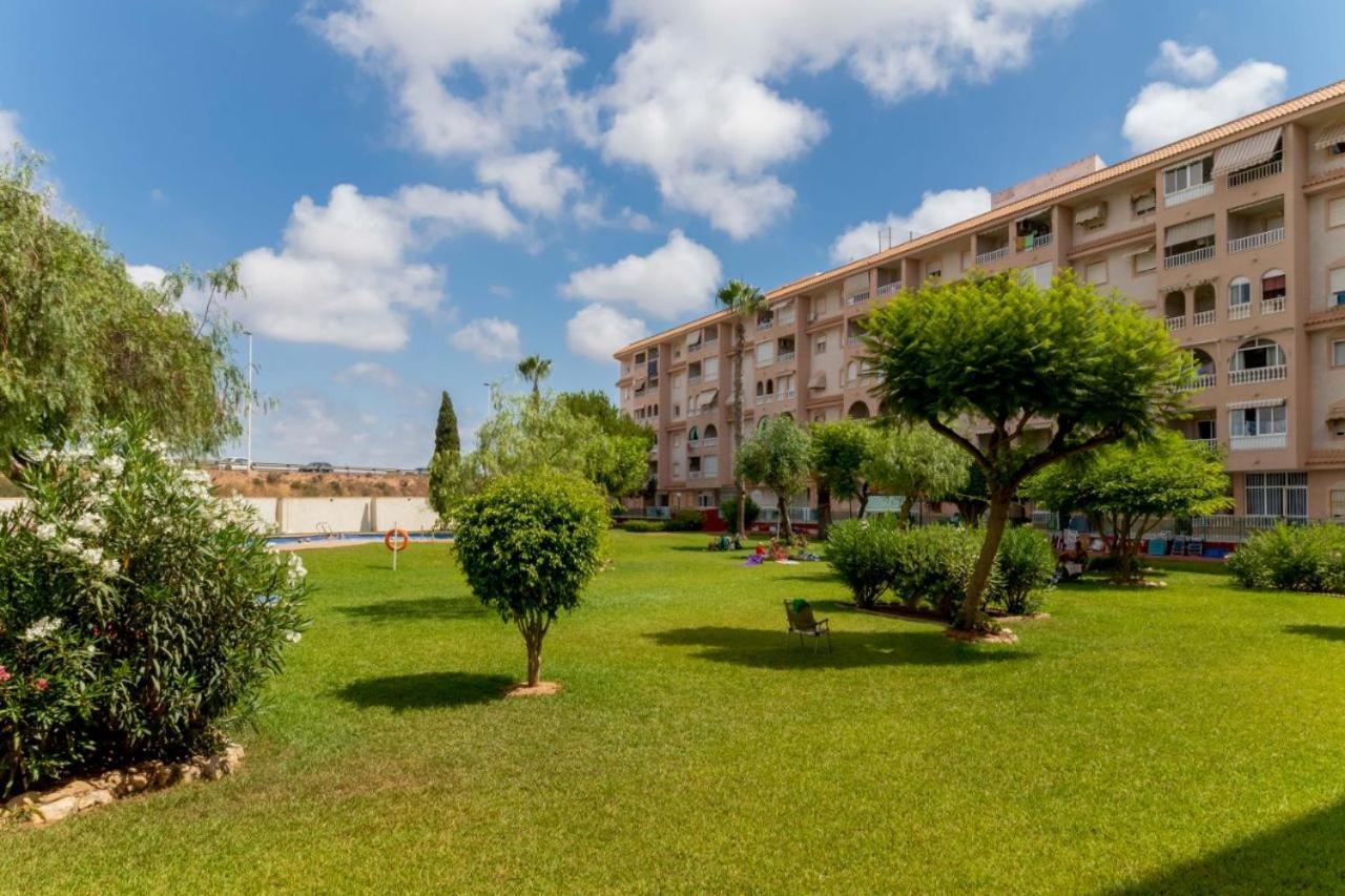 Apartamentos Villa Madrid Torrevieja Exteriör bild